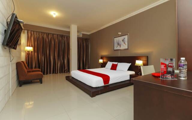 RedDoorz Plus near Ferry Terminal Batam Center