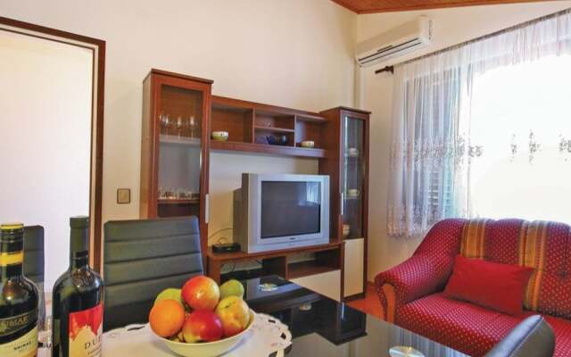 Peaceful Apartment in Poreč with Garden