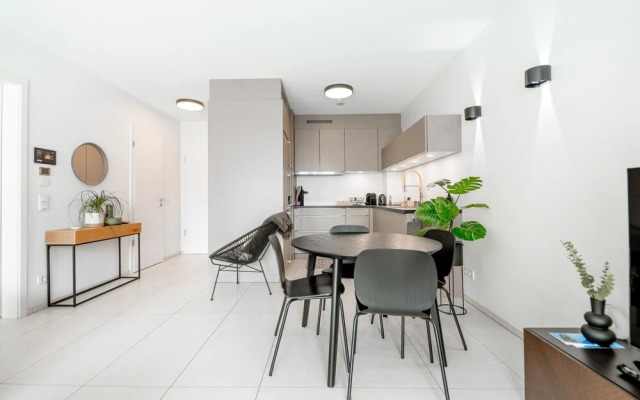 Comfy 1BR Apt w Balcony at Cloche dOr