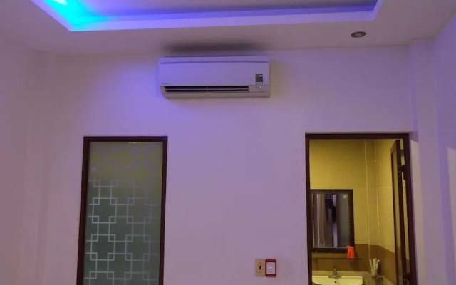 Green Bamboo Forest Cat Ba