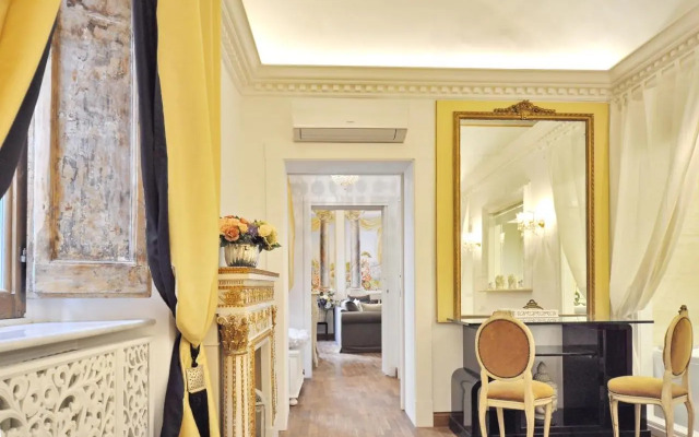 Luxury Navona Apartments by Flatinrome