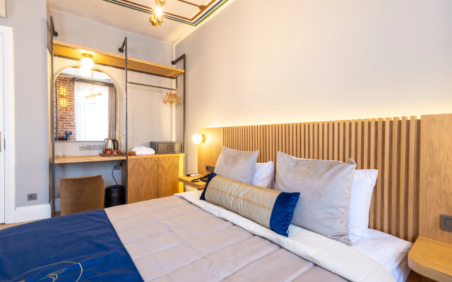 Balo Hotel