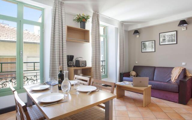 Stately studio in former hotel in the center of Nice