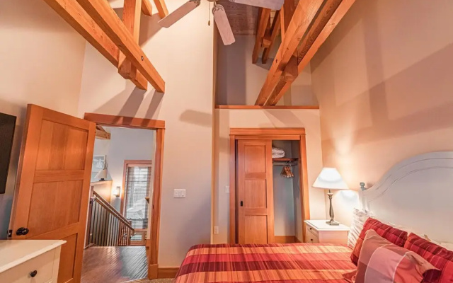 Lodges at Cannon Beach B1