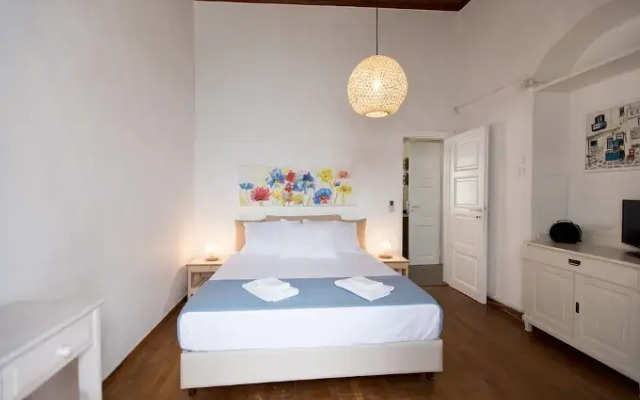 Mykonos Old Harbor Suite