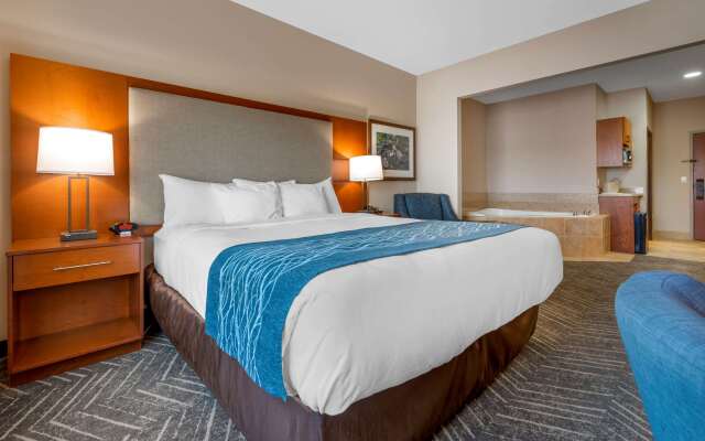 Comfort Inn & Suites Mountain Iron and Virginia