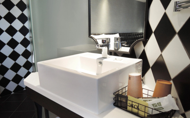 CHECK inn Taipei Main Station