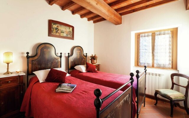 Authentic Farmhouse with Pool, Hot Tub, Playground, Garden