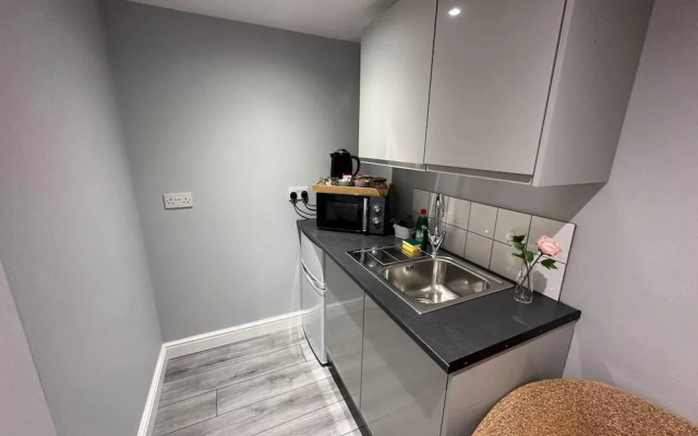 Luxury Detached Studio Apartment in Luton