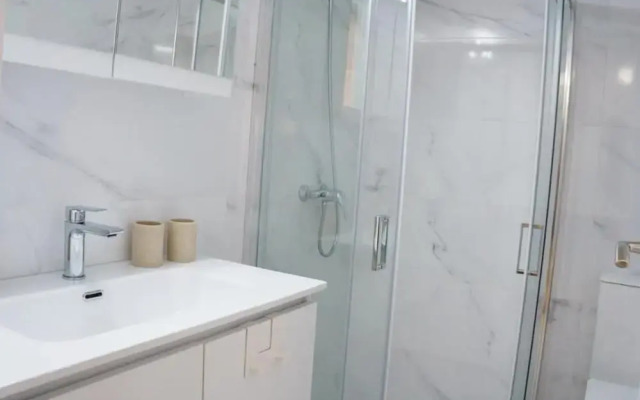 Loutraki Coastal Apartment Retreat