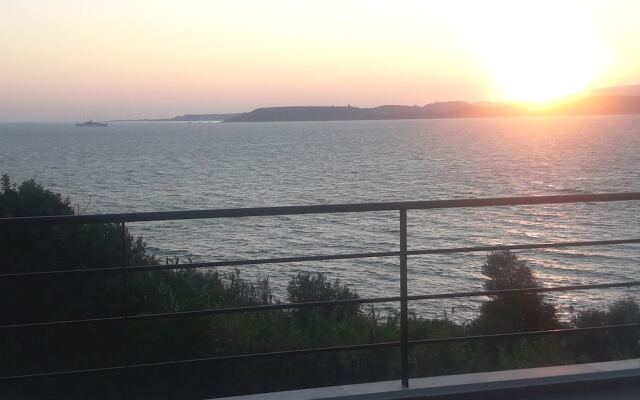 Amazing House With Sea and Sunset Views