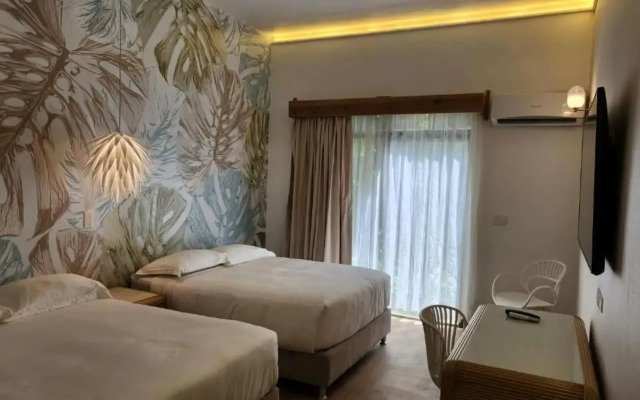 Cocoplum Beach Hotel