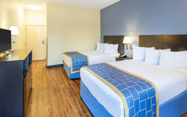 Days Inn by Wyndham Macon I-75 North