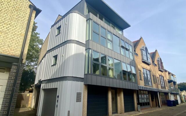 Your Space Apartments - Cambridge Place