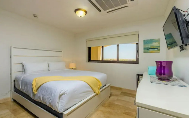 2BR Duplex Palmaruba Condos w Great Location