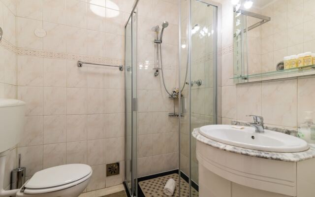 Guestready - Bright 2BR Apartment in the Heart of Graça