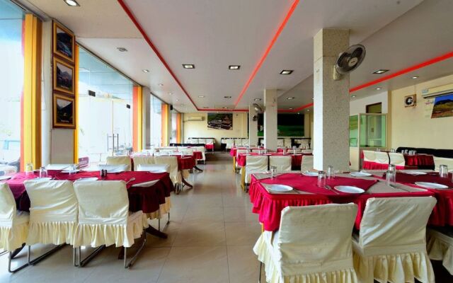 Oyo 29302 Besillio Grand Hotel