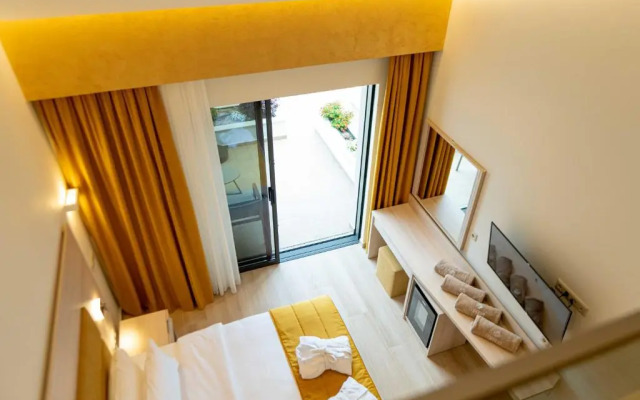 Mirror Hotel