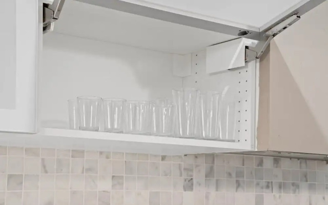 Chic 4-bedroom Haven Designer s Dream Home