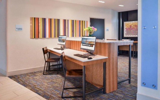 Holiday Inn Express & Suites Olathe West by IHG