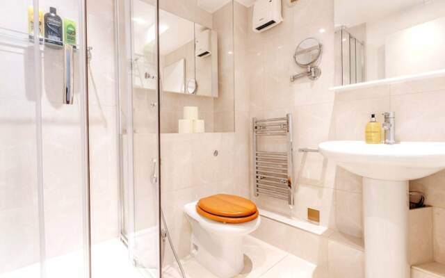 Spacious Holborn Apartment Close to Tube