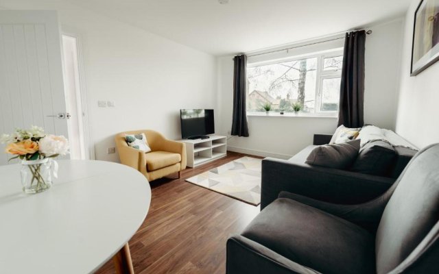 Near Hinckley Centre, sleeps up to 6, spacious ground floor apartments with secure parking