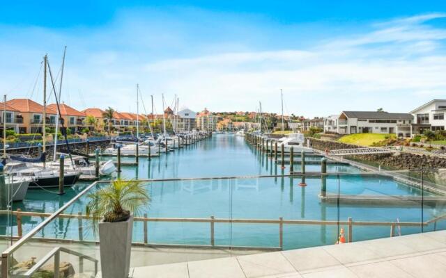 Tranquility Waters - Whangaparaoa Holiday Home