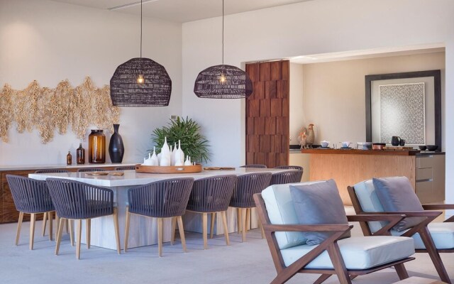 Sunny Vacation Villa 66