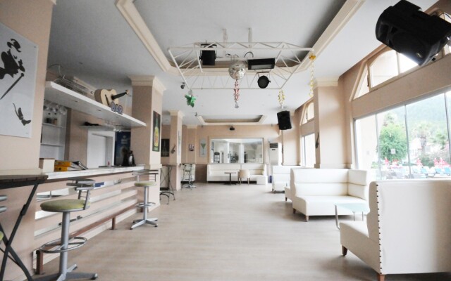 Selen Hotel Icmeler