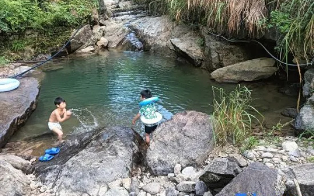 Anji Lezhuang Yashi Riverside Homestay Natural Swimming Pool | Family Vacation – People – Huzhou