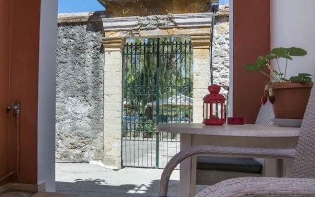 Dora II Studio - Simple Sweet Getaway
