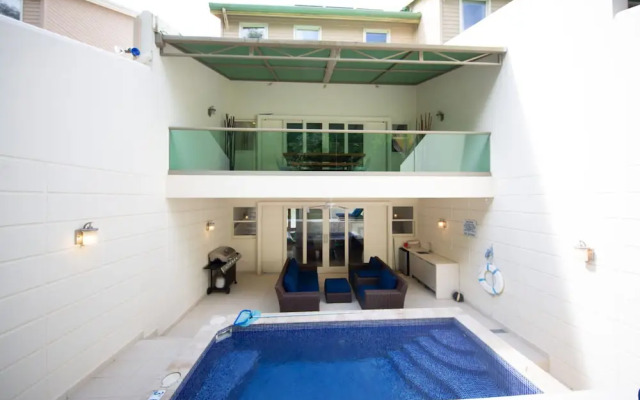 Luxury 3-bed Villa, St James, Near Beach & Gym