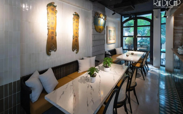 Rue Du Camp Service Apartments
