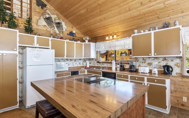 012 - Lakefront Chalet