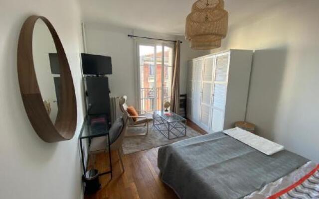 Grande chambre privative à 20 minutes de Paris