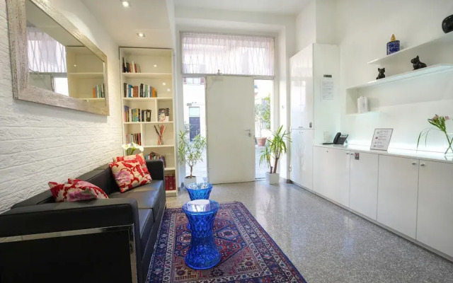 Monza City Rooms & Studios