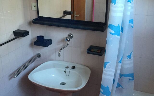 Holiday house Vanesa - 50m from the sea: Stomorska, Island Solta