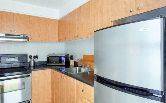 Slick 1BR Right Downtown by Namastay