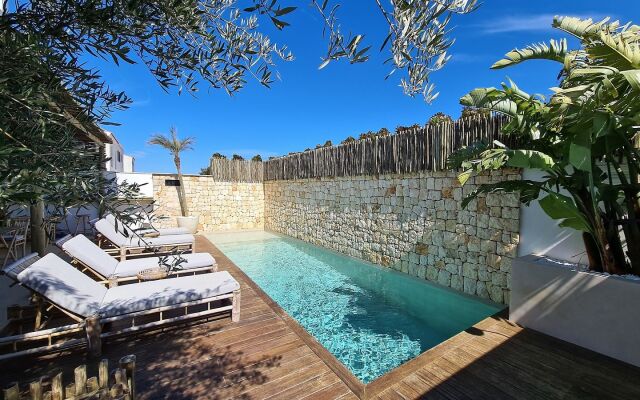 S Estancia Suites
