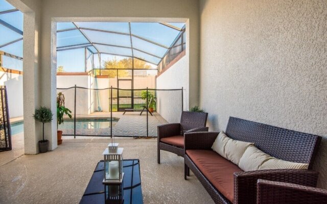4 Bdrm With Private Pool