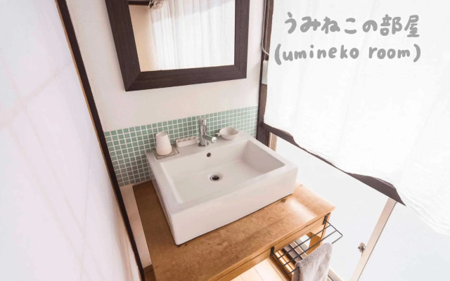 Book & Guesthouse Hitotomaru