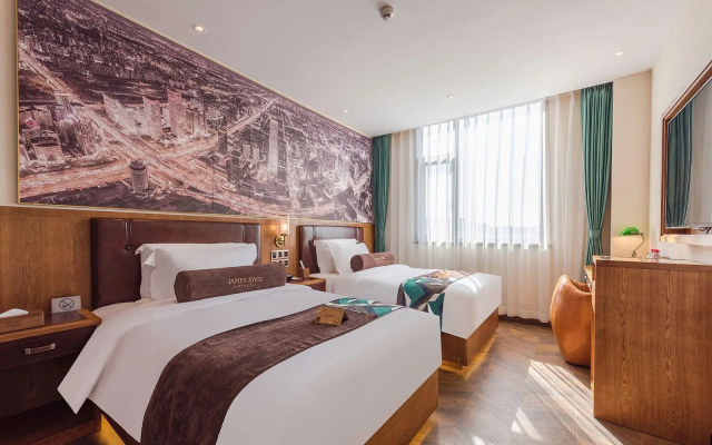James Joyce Coffetel Hotel (Beijing Xiaohongmen subway station)