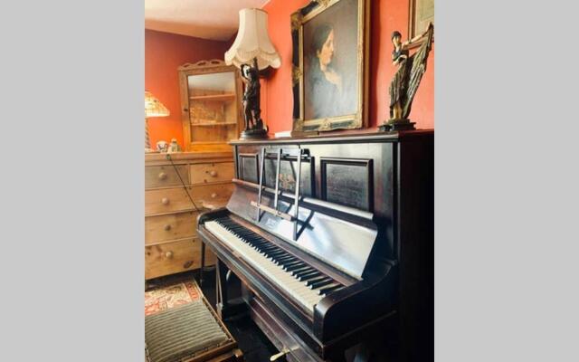 Stunning 18th Century 5 Bed House Old-Town Hastings