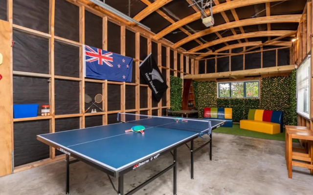 Oceans 8 - Mangawhai Heads Holiday Home