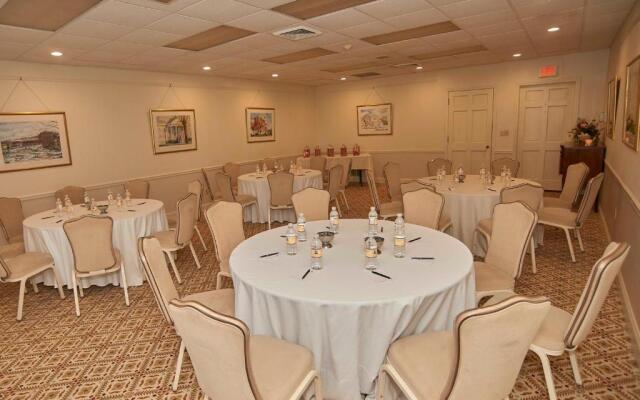 The Farmington Inn & Suites