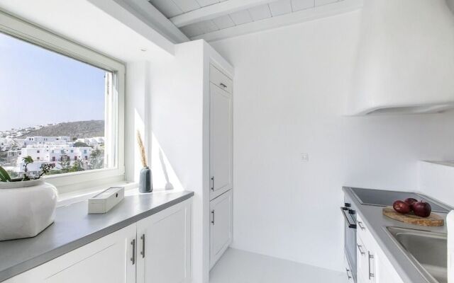 Villa Blue - White by Thea-concept