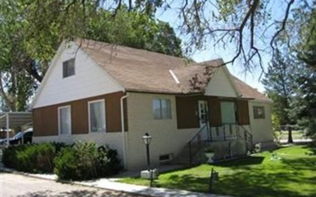 Pine Tree Inn and Bakery