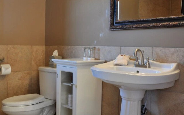 Fraser River Outpost Lodge