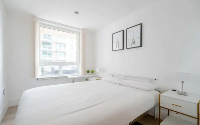Central 2BD Flat w/ River View Balcony - Vauxhall!