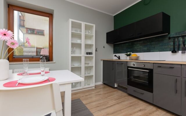 Apartment Warsaw Woronicza by Renters